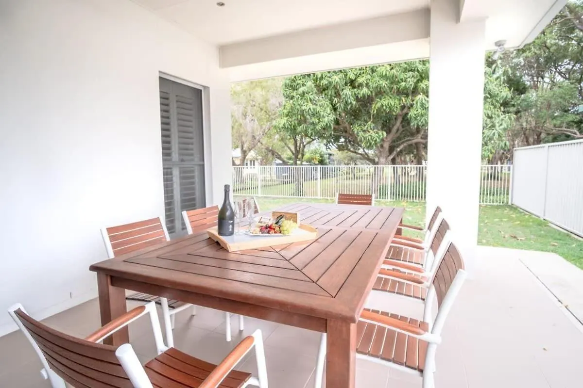 Golden Beach Family Home With Pool Australia